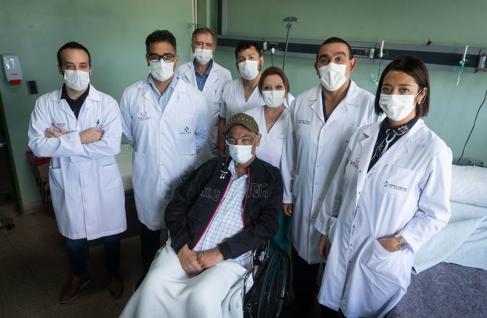 Parte del equipo profesional que realizó la intervención. Los órganos para Javier Castellino llegaron desde Río Negro / Foto: Ignacio Blanco
