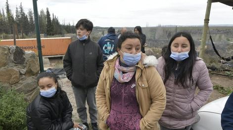 Familia Maradona perdió su casa en Colonia Suiza por el incendio en el piedemonte tras el Zonda (Orlando Pelichotti / Los Andes)