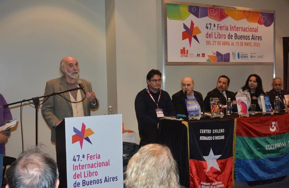 Antonio Las Heras fue distinguido con la medalla y diploma Plaza de Armas de Santiago de Chile, que otorga el Centro Cultural Chileno Bernardo O´Higgins.