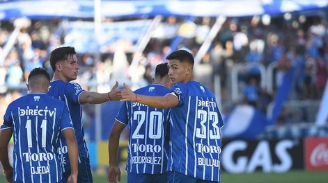 Los Andes | El ataque del Tomba, uno de los mejores del fútbol argentino. / José Gutiérrez - Los Andes