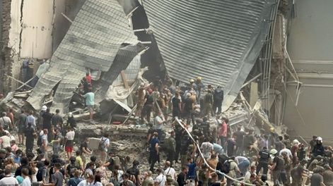 Los Andes | Al menos 10 personas fallecieron y otras 35 resultaron heridas en el masivo ataque ruso contra Kiev este lunes. EFE/OCHA/ Viktoriia Andriievska.