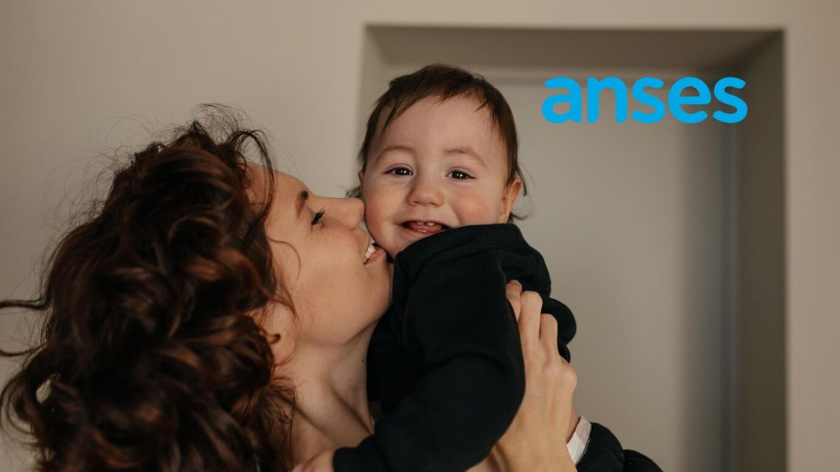 ANSES: una familia con 3 hijos cobra $436.060 en abril con asignaciones y Tarjeta Alimentar