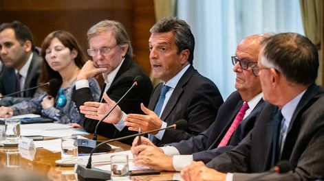 Los Andes | En la reunión se encontraban los representantes de la Mesa de Enlace Agropecuaria, el titular de la AFIP, Carlos Castagnetto, y del Banco Nación, Silvina Batakis.