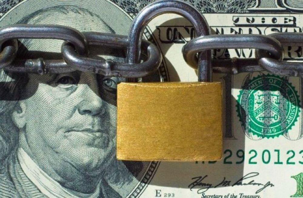 Quienes adquieran más de u$s 10.000 en un mes tendrán prohibido comprar en el siguiente
