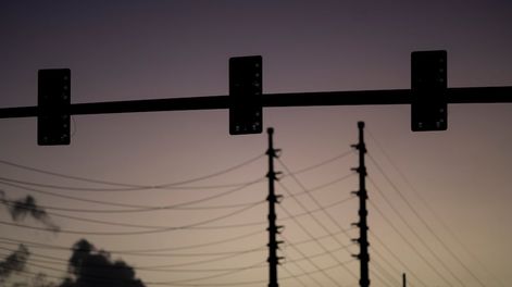 Energía, costos altísimos y para colmo cortes de luz