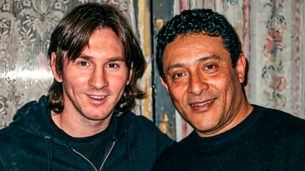 Lionel Messi junto a Sergio Torres. (archivo)