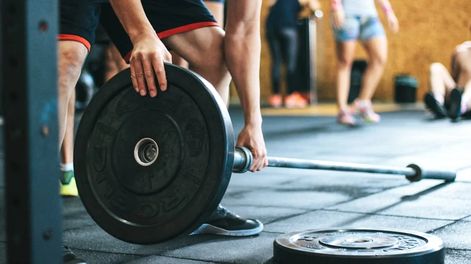 No sólo para aumentar la fuerza: cómo mejorar la salud de tus articulaciones después de los 40 años