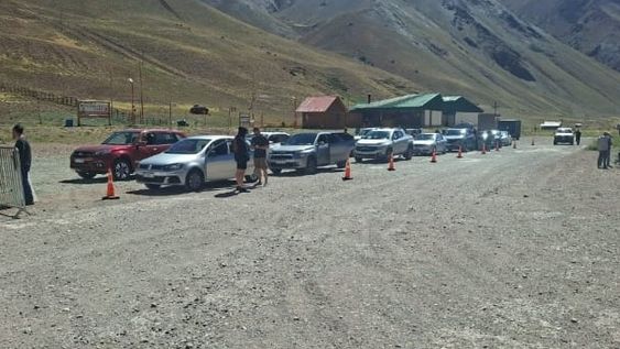 tras la habilitacion del estacionamiento en penitentes, se descomprimio al aduana chilena y hay una hora de espera
