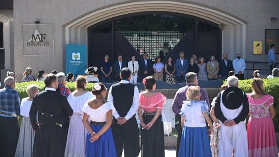 Con un gran festejo en la plaza Pedro del Castillo, la Ciudad de Mendoza celebró un año más de vida