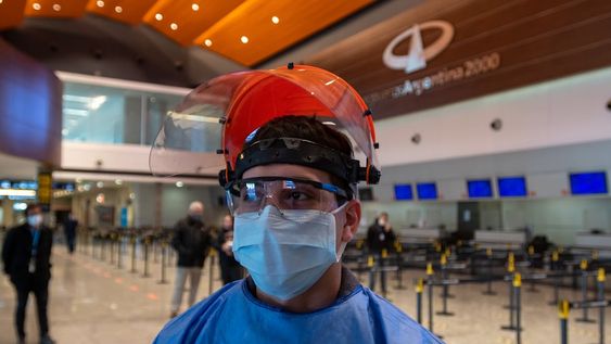 Aeropuertos Argentina 2000 presento las acciones sanitarias que se llevaran a cabo en Mendoza a la espera del retorno de los vuelos. Ignacio Blanco / Los Andes