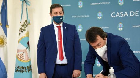 Los Andes | El ministro de Hacienda y Finanzas, Lisandro Nieri firmó con autoridades del Banco de la Nación Argentina el contrato de refinanciación del saldo de la deuda que la Provincia de Mendoza mantiene con la entidad.