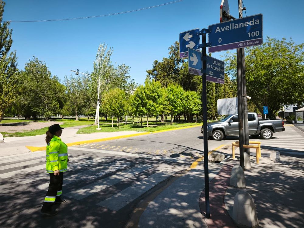 Cambio de sentido en las laterales del Acceso Este