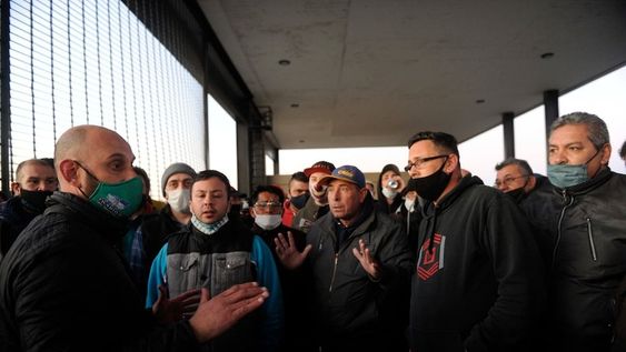 Varios centros de distribución permanecieron bloqueados por los trabajadores camioneros. Foto: Gentileza.