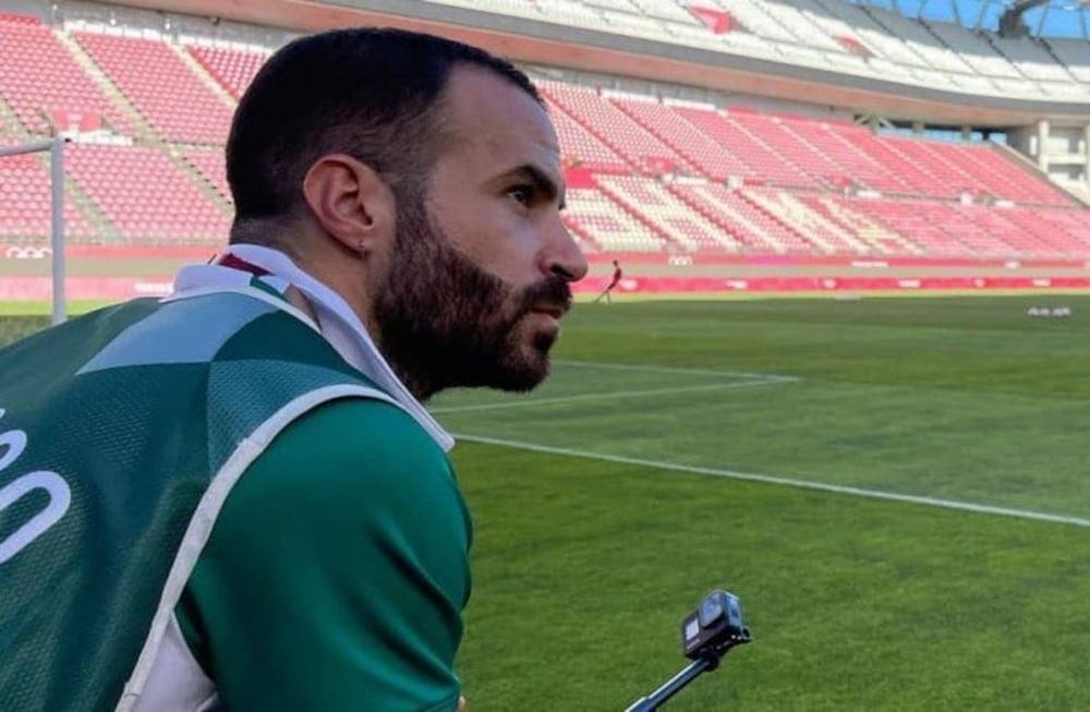 El exjugador del Barcelona y actual analista en TUDN, escribió un mensaje lleno de ironía luego de ver un fragmento de video del partido entre el Xeneize y el Pincha. / Gentileza.
