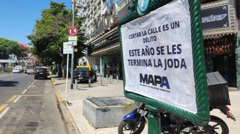 La Ciudad de Buenos Aires amaneció con decenas de carteles antipiquete de parte de organizaciones libertarias. Foto: Twitter