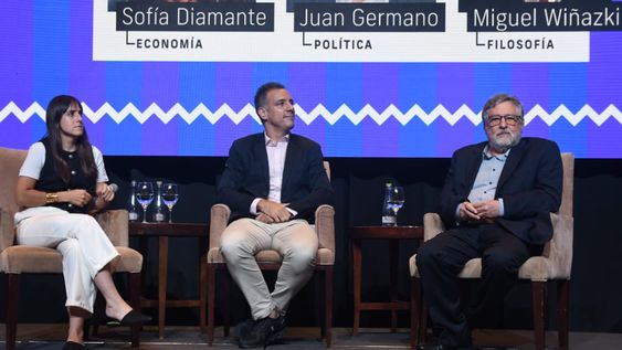 Sofia Diamante, Juan Germano y Miguel&nbsp; Wiñazki en el panel para pensar el presente y el futuro desde la filosofía.