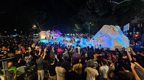 Brunela Julián, reina de Rivadavia, en la Vía Blanca