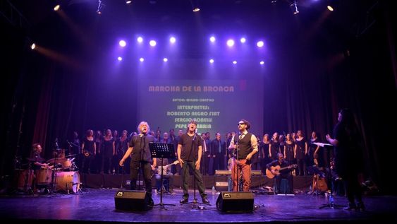 Cantapueblo, en una de sus presentaciones junto a referentes del rock mendocino.