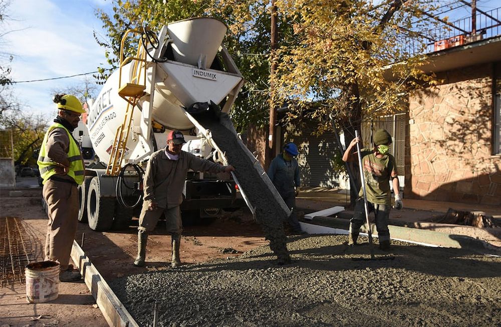 La obra pública municipal también juega en año electoral. Son los trabajos más cercanos a la gente.Foto: Mariana Villa / Los Andes