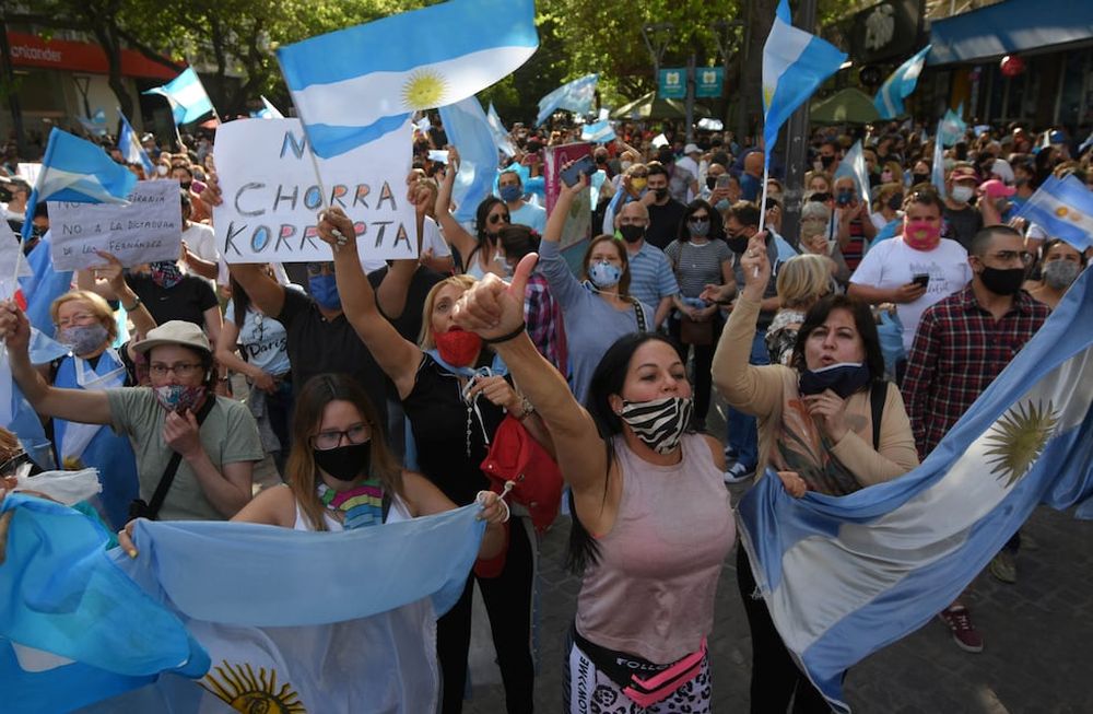 El Gobierno debería dejar de despreciar a esa clase media sobreviviente, que quiere que el país vuelva a ser enteramente de clase media. / José Gutiérrez