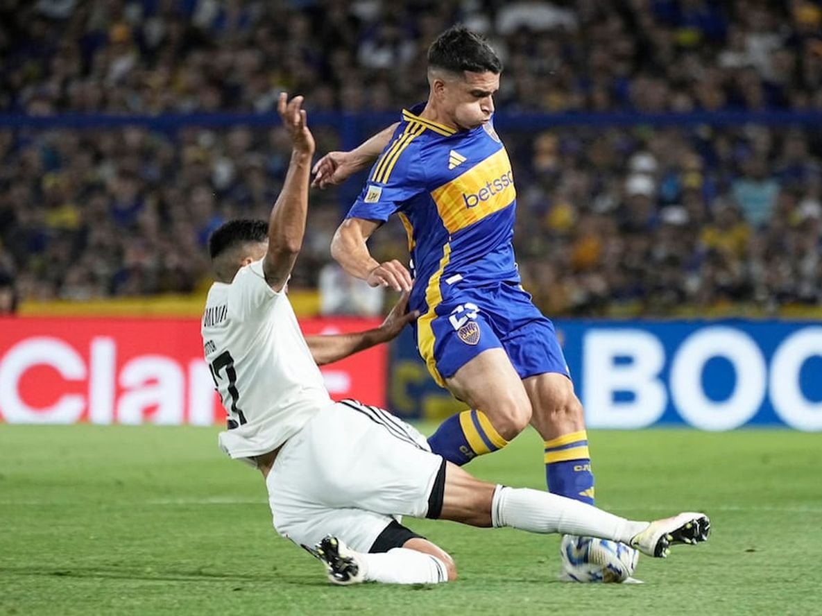 Boca Juniors recibió a Riestra en La Bombonera.