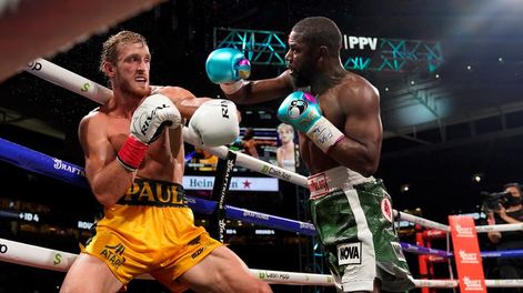 El youtuber aguantó los 8 round frente al ex campeón, Mayweather. /AP