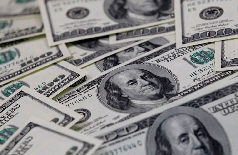 Junio comenzó con un fuerte salto del dólar blue.