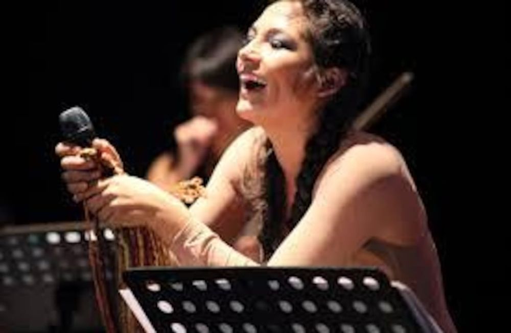 La actriz peruana Magaly Solier canta para revalorizar el quechua