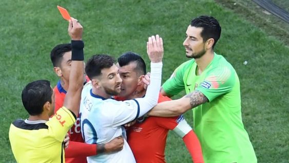 Mano dura: la Conmebol no perdonó y le mantiene la sanción a Lionel Messi Mano dura: la Conmebol no perdonó y le mantiene la sanción a Lionel Messi