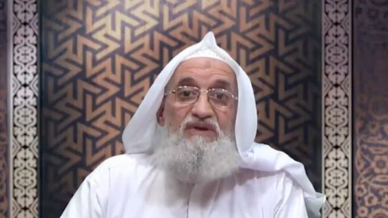 Se lo puede ver al Dr. Ayman al Zawahiri hablando sobre la retirada de EE.UU. de Afganistán, lo que no nombra es la victoria de los talibanes. Sugiere que el video no sería actual.