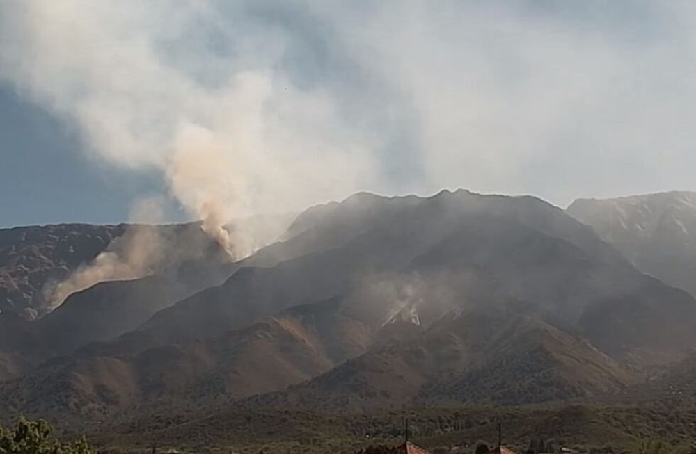 Incendio en Merlo: tras más de 24 horas de fuego, las llamas están controladas