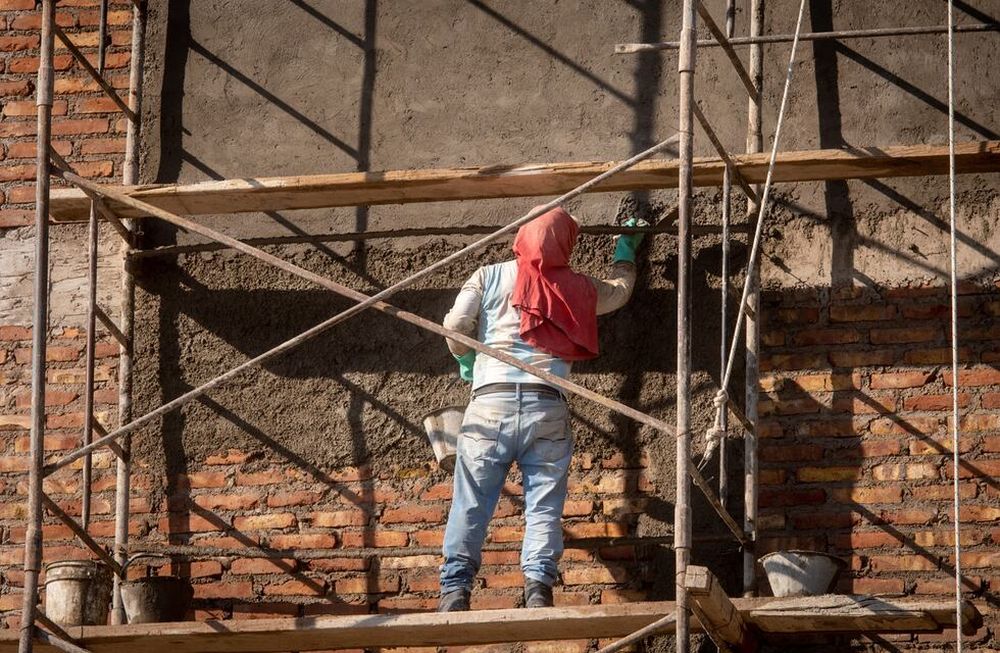 Hay sectores con un alto nivel de informalidad en la provincia, como la construcción. Foto: Ignacio Blanco / Los Andes