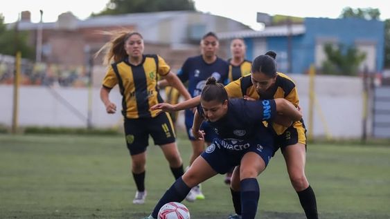 La práctica del fútbol femenino se está desarrollando en el país día tras día. En Mendoza hay miles chicas interactuando en esta actividad deportiva, pero existen zona de la provincia donde la disciplina está más o menos desarrollada.