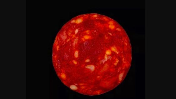 Un reconocido físico europeo engañó a toda la comunidad: compartió una imagen de una lonja de un embutido como si fuera el próximo astro Centauri.