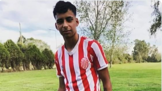 Lucas González, jugador de Barracas Central de 17 años, falleció tras recibir un disparo en la cabeza por parte de la Policía de la Ciudad de Buenos Aires.