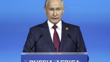 El presidente ruso, Vladimir Putin, durante su discurso en la cumbre Rusia-África que se celebra por estas horas en San Petersburgo.