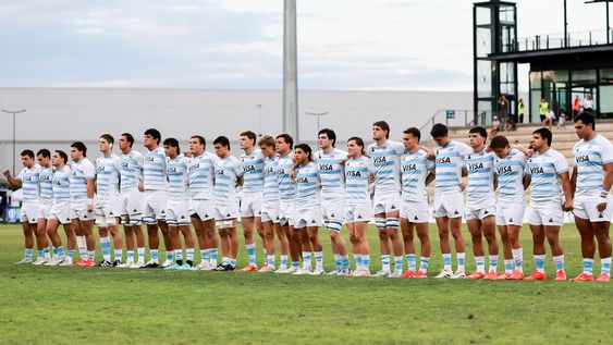 La selección juvenil de rugby en el momento del himno en el Mundial M 20 de Italia
