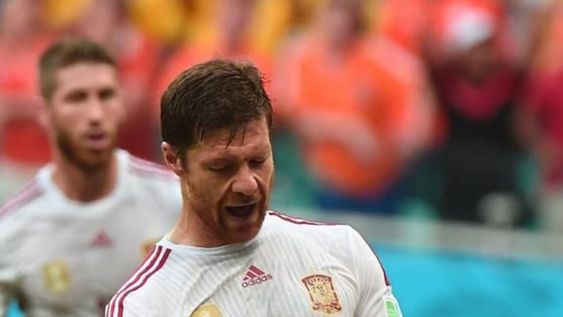 Xabi Alonso, otro que se retira de la Selección española