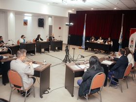 El proyecto pretende extender el período de sesiones ordinarias para facilitar el tratamiento de los presupuestos y las rendiciones de cuentas municipales.