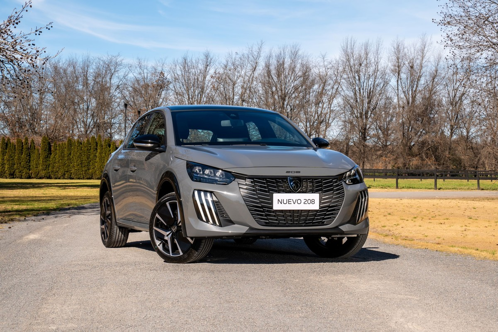El Peugeot 208 lidera ventas y precios entre los autos compactos en Argentina.