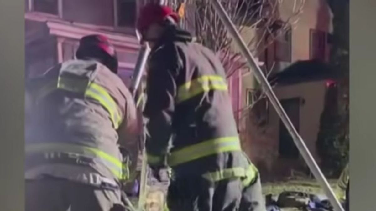 Bajó del auto de sus amigos y desapareció de repente: tuvo que ser rescatada por los bomberos