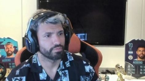El Kun Agüero se dio por vencido por el sentimiento de su hijo con la camiseta de Boca Juniors. / Gentileza.