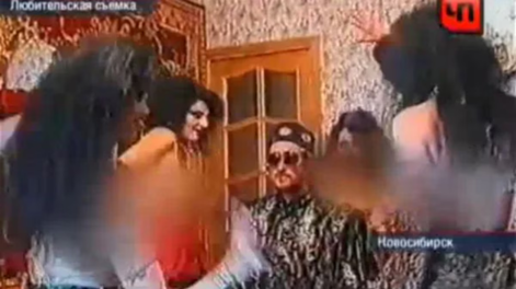 Rudnev y sus seguidoras, casi 30 años atrás.