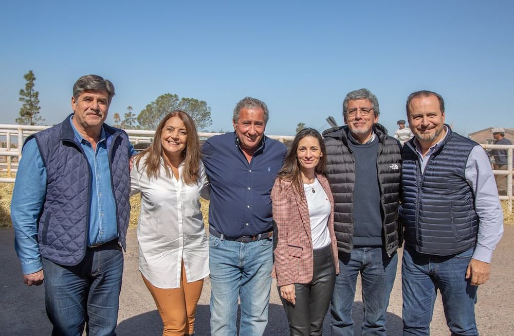 Mario Abed, Gabriela Lizana, Freddy Vila, Carla Pitiot, Sergio Moralejo y Jorge Solmi, secretario de Agricultura y Ganadería de la Nación.