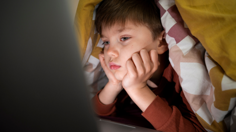 Cómo impacta el exceso de pantallas en el aprendizaje de niños y adolescentes