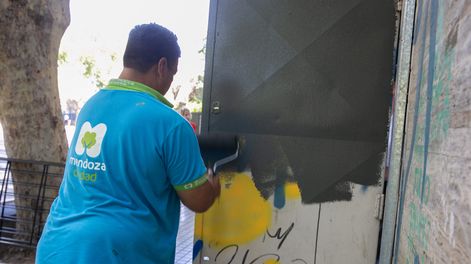Ulpiano Suarez presentó una ordenanza para recuperar espacios vandalizados con pintadas y garabatos