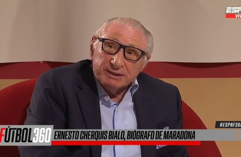 El periodista Ernesto Cherquis Bialo mostró todo su dolor por la partida de Maradona. / Gentileza.