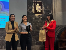 Patricia Soria recibe su premio Mujer Empresaria en Innovación y Redes 2026 en la Enoteca de Mendoza. Patricia Soria recibe su premio Mujer Empresaria en Innovación y Redes 2026 en la Enoteca de Mendoza.