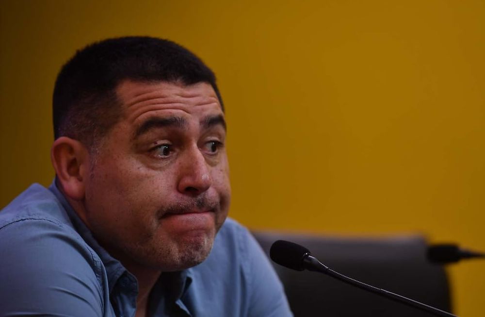 El presidente de Boca, Juan Román Riquelme, habló con los jugadores de Boca.