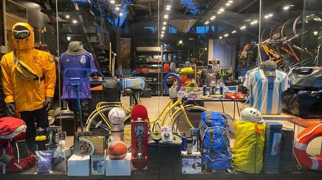 Los Andes | En Mendoza, luego de la pandemia, dos tiendas especializadas en la compra venta de material deportivo crecen por el aumento en la demanda del público de productos usados.